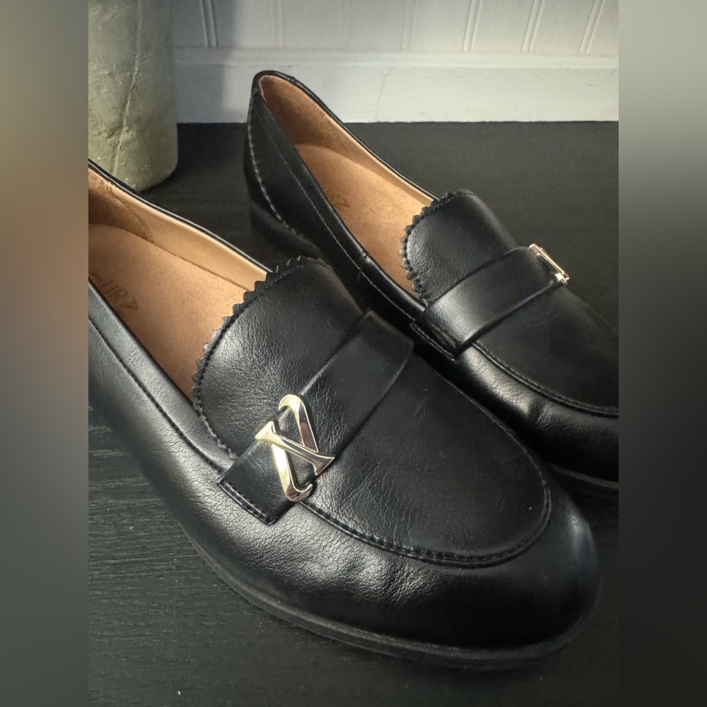 Women's Naturalizer Black Loafers - Picture 6 of 13